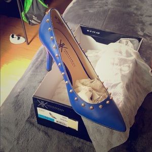 Blue with gold spikes pumps